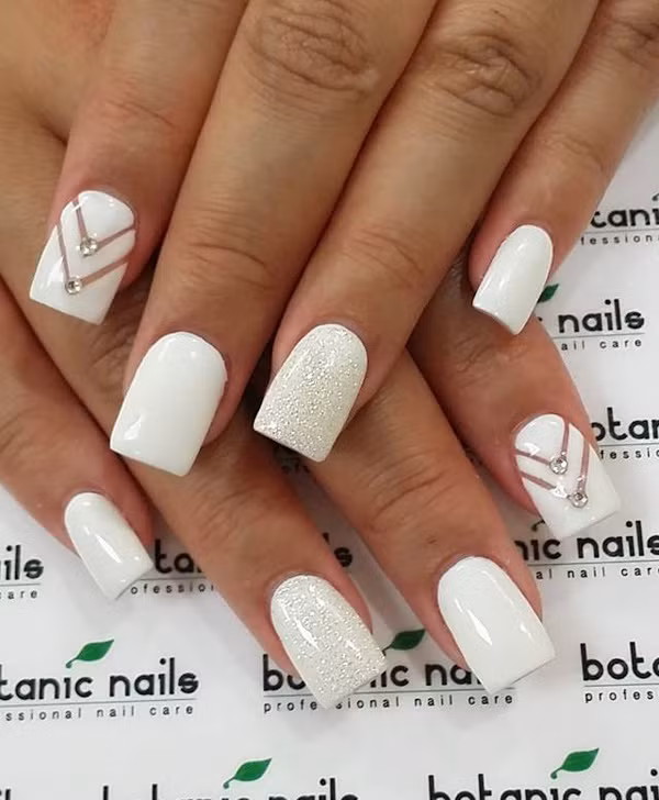Nail trắng cũng là ý tưởng không tồi. Ảnh: Internet.