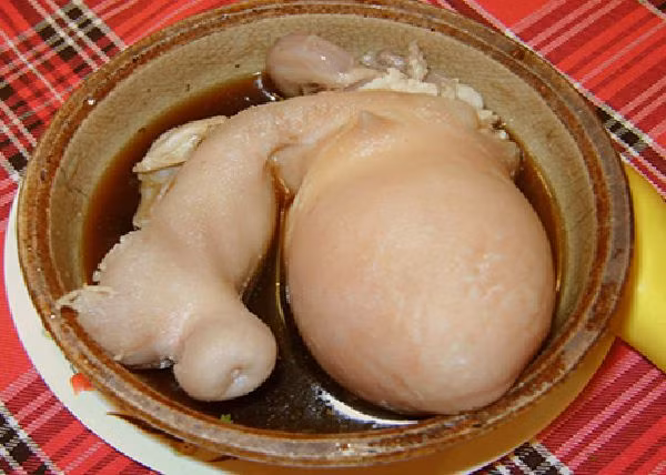 Ngẩu pín: Pín hay ngẩu pín (là bộ phận sinh dục) của các động vật thường được đồn đoán là thần dược phòng the. Theo y học cổ truyền, pín là thứ ấm nóng, có công dụng bổ thận tráng dương.