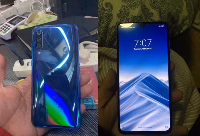 Trước khi sự kiện MWC 2019 diễn ra một tuần, ông Lei Jun - CEO của Xiaomi đã đăng tải lên trang Weibo cá nhân một số hình ảnh và video về ngoại hình của chiếc Xiaomi Mi 9. Theo đó, phần mặt lưng của máy vẫn được hoàn thiện từ chất liệu kính và được bo cong đều sang cả bốn góc. Màu sắc trên mặt lưng kính này cũng có khả năng thay đổi từ xanh sang tím tùy theo góc nhìn. Theo GSMArena, cụm ba camera đặt dọc trên Mi 9 sẽ có độ phân giải lần lượt 48 MP, 13 MP và 16 MP. Ảnh: GSMArena. 