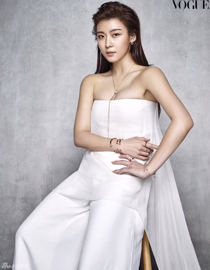 Đã bước sang tuổi 40 nhưng nhan sắc trẻ trung của Ha Ji Won luôn khiến người khác ghen tỵ. Ha Ji Won là một trong những mỹ nhân “lão hóa ngược” của showbiz Hàn.
