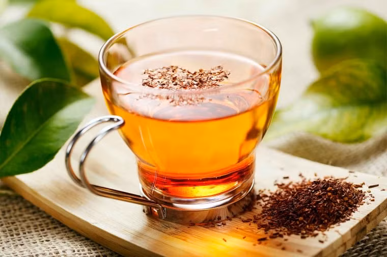 Bỏ lỡ một nguồn dồi dào chất chống oxy hóa: Cà phê là thực phẩm giàu chất chống oxy hóa. Nhiều nghiên cứu cho thấy uống nhiều hơn 3 cốc cà phê mỗi ngày có thể giảm nguy cơ ung thư vú, bệnh Parkinson, đồng thời tăng cường sức khỏe xương khớp. Nếu bạn dừng uống cà phê, nên thay thế bằng các thực phẩm nhiều chất chống oxy hóa khác như trà, trái cây và rau xanh...