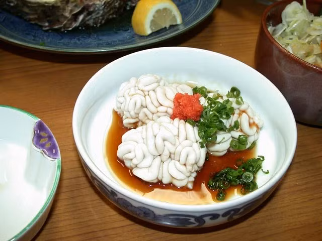 Nếu không thể ăn sống Shirako thì thực khách có thể chiên hoặc hấp, mùi vị ngon không kém. Đây thực sự là món ăn không thể thiếu khi muốn trải nghiệm ẩm thực Nhật Bản.