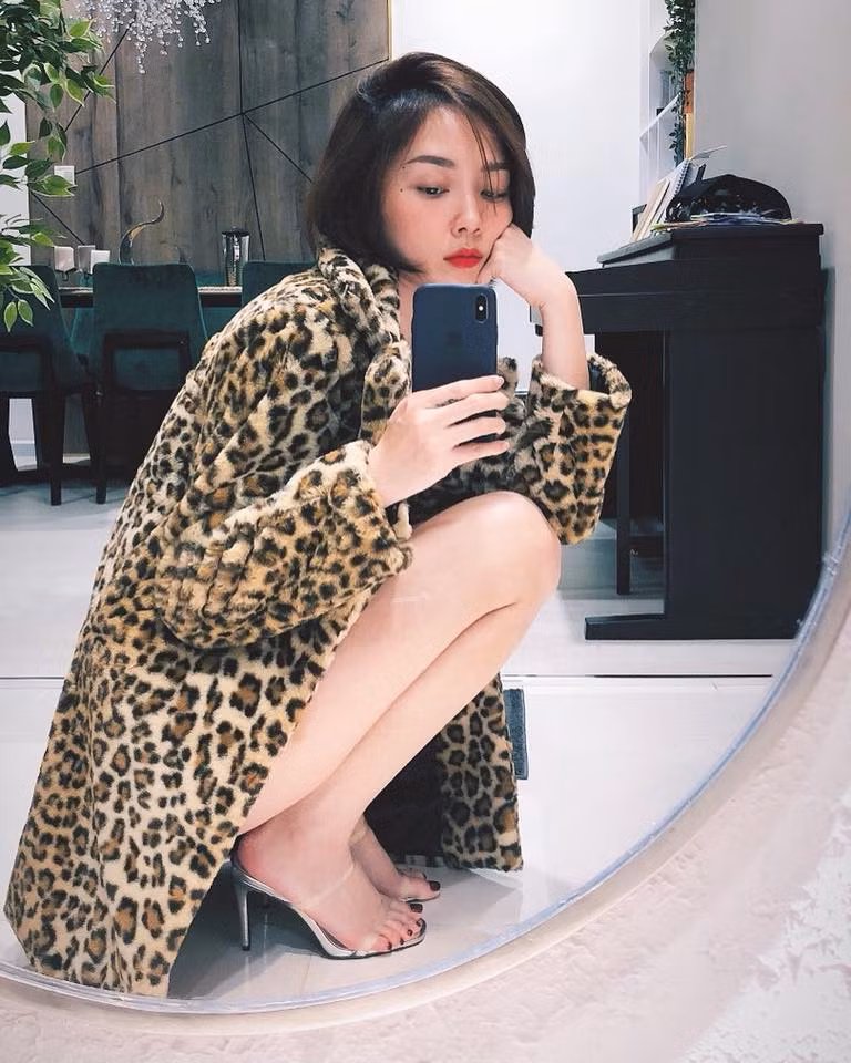 Dai gia ngam trong gioi showbiz: Toc Tien bong lo nha rieng sam uat-Hinh-2