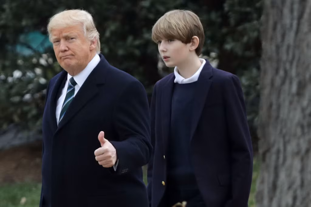Bí quyết làn da sáng mịn và chiều cao 1,9m của trai út TT Trump Bi quyet lan da sang min va chieu cao 1,9m cua trai ut TT Trump