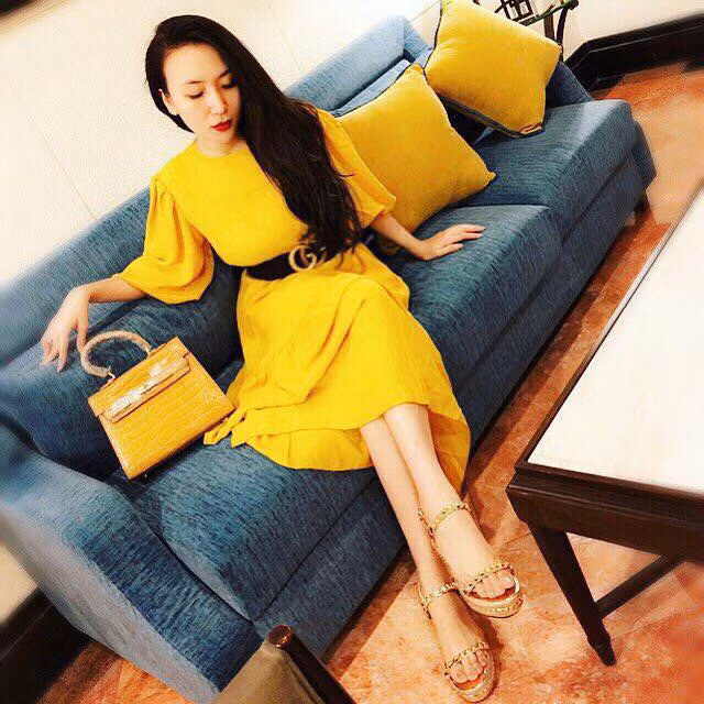 Thời trang hàng hiệu của Thảo Bebe không hề kém cạnh các hot girl nổi tiếng nào.