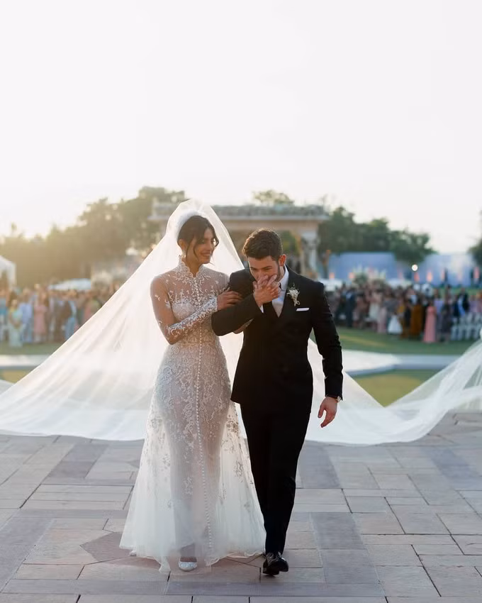 Priyanka Chopra và Nick Jonas kết hôn tháng 12 năm ngoái. Không chỉ hòa hợp về tâm hồn, cả hai còn có gu thời trang đồng điệu.