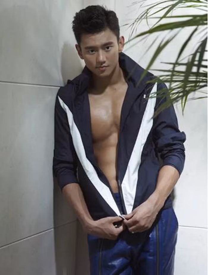 Bí quyết sở hữu cơ bụng 6 múi của kình ngư hot boy Trung Quốc - Hình 2 Bi quyet so huu co bung 6 mui cua kinh ngu hot boy Trung Quoc-Hinh-2