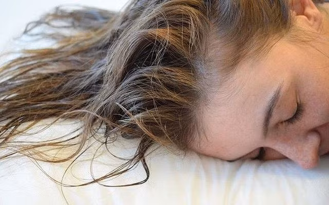 Những thói quen khi ngủ gây hại cho sức khỏe mà bạn không ngờ tới - Hình 2 Nhung thoi quen khi ngu gay hai cho suc khoe ma ban khong ngo toi-Hinh-2