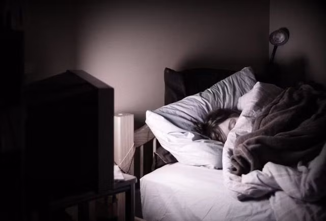 Những thói quen khi ngủ gây hại cho sức khỏe mà bạn không ngờ tới Nhung thoi quen khi ngu gay hai cho suc khoe ma ban khong ngo toi