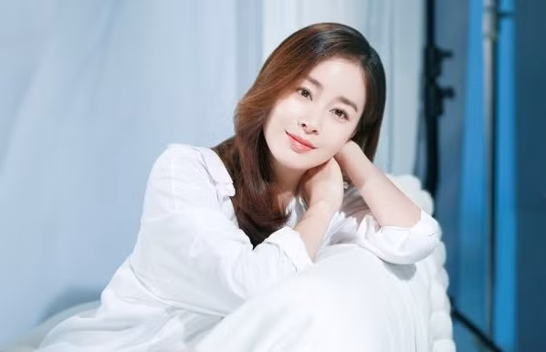 Bí quyết giữ làn da căng mướt của Kim Tae Hee Bi quyet giu lan da cang muot cua Kim Tae Hee