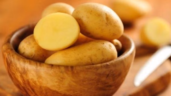 Khoai tây thường là sự lựa chọn của nhiều người trong các bữa ăn tối. Tuy nhiên, ăn nhiều tinh bột có thể tạo ra khí và gây đầy hơi. Ảnh: RD.