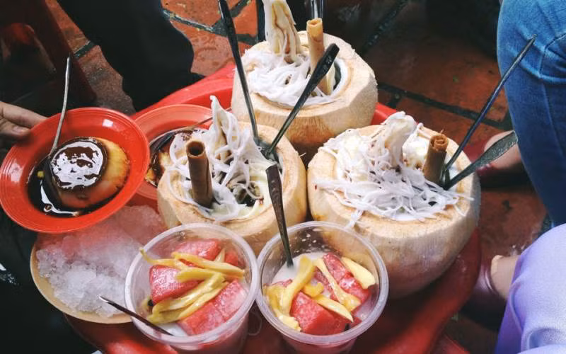 Kem dừa và caramen ở Hàng Than thu hút khá đông thực khách sành ăn. Kem dừa nơi đây được trang trí khá đẹp mắt, lượng kem cho vào đủ cho 2 người ăn một quả dừa. Ở đây còn có nhiều loại caramen và chè xoài thơm ngon mà giá cả lại rất bình dân.