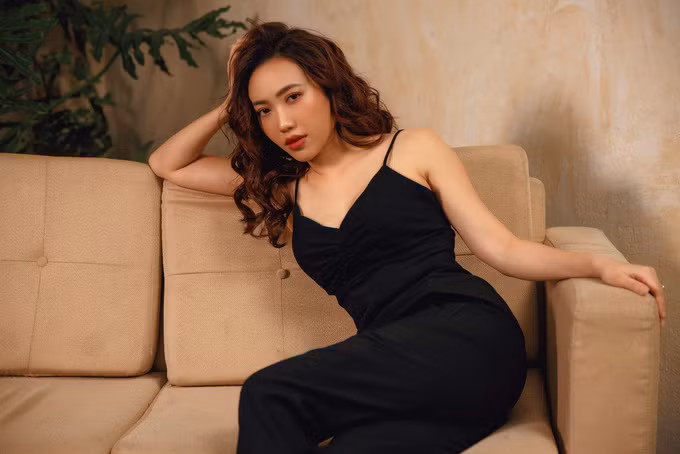 Cô đã không khiến khán giả thất vọng khi quyết định đổi gu thời trang gợi cảm và quyến rũ. 