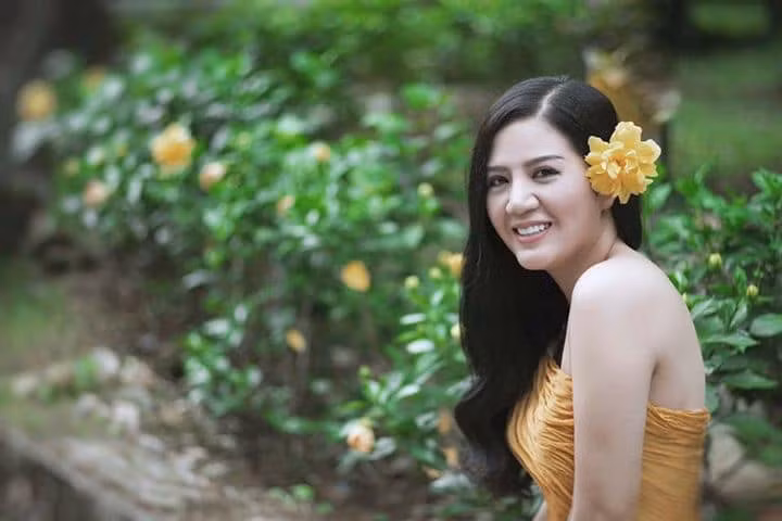 Dinh Hien Anh - ba xa Thu truong mac goi cam, chia se tham sau-Hinh-2
