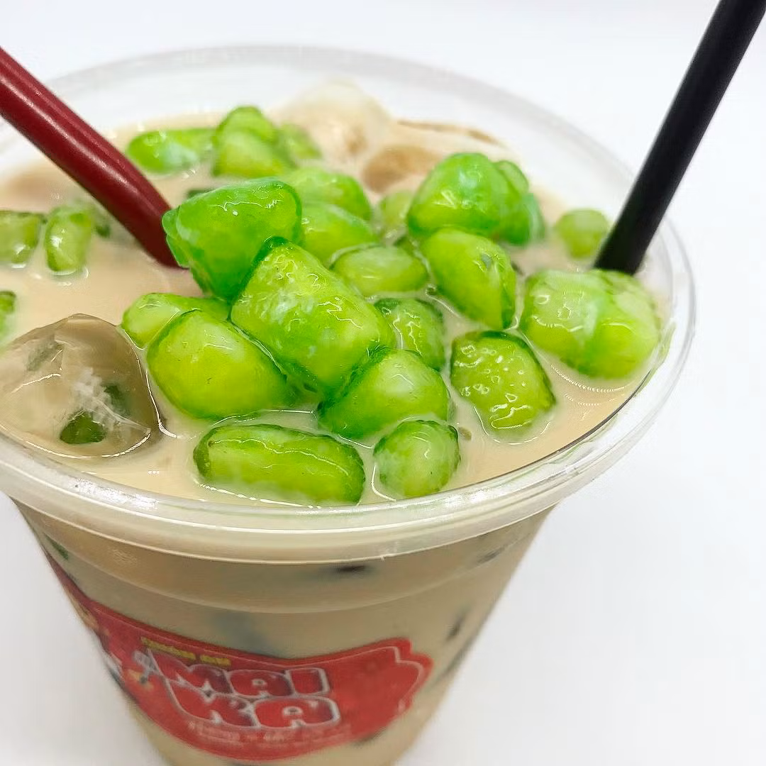 Thạch lá dứa có mùi thơm ngọt ngào, tùy chỗ có thêm đường hay không mà thạch này có thể ngọt hay nhạt, song hầu hết mọi người không cho nhiều đường để giữ được vị thanh. Ảnh: Intenet.