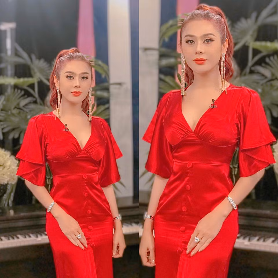 Luôn chuộng phong cách thời trang gợi cảm, khoe tối đa lợi thế cơ thể nhưng đôi lúc, người đẹp họ Lâm có vẻ hơi lạm dụng quá đà trong việc chọn lựa chọn trang phục khoe ngực quá phản cảm.