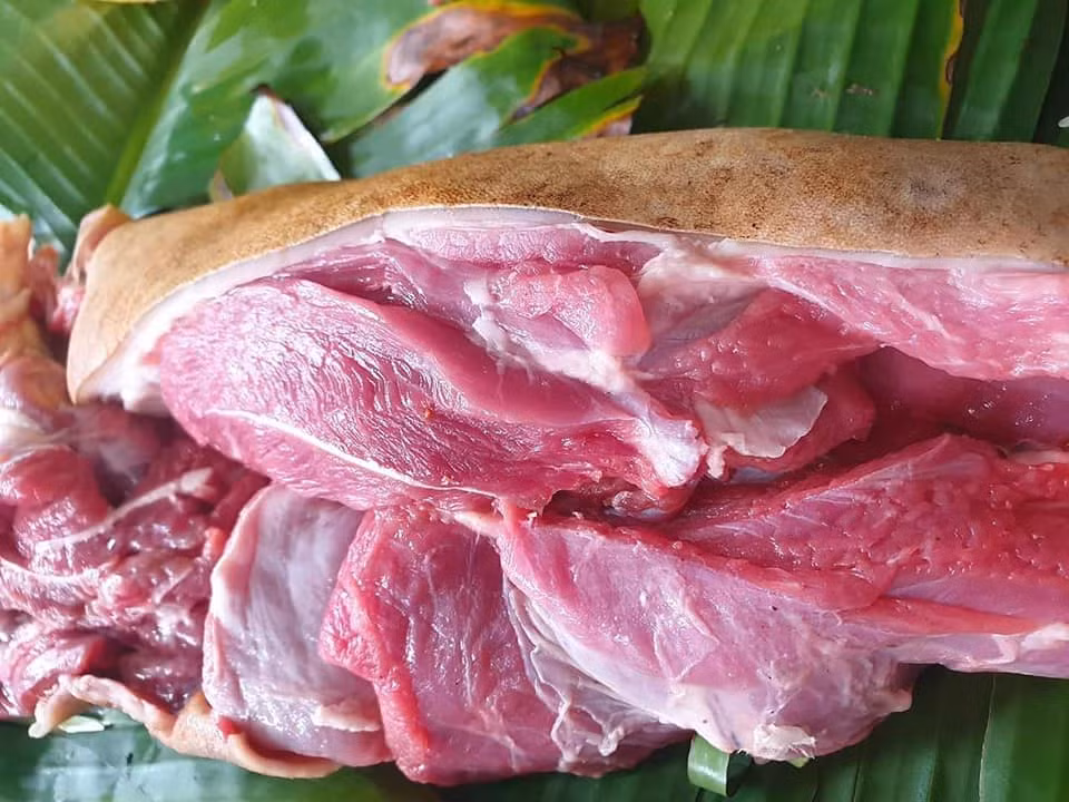 Ăn thịt dê làm cho gan không thể hoàn thành nhiệm vụ trao đổi chất và đào thải các chất độc ra khỏi cơ thể. Bởi vậy những người mắc bệnh gan tuyệt đối không nên ăn thịt dê để bảo vệ gan.