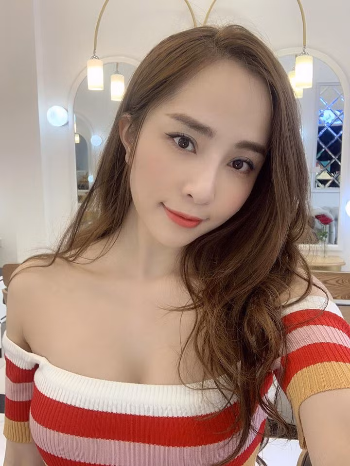 Quỳnh Nga cũng cho biết, với mọi loại dung dịch tắm trắng, kể cả với cam và sữa tươi như cách cô đã dùng ở trên, thì cũng chỉ nên sử dụng 1 - 2 lần/tuần để tránh gây hại cho da.