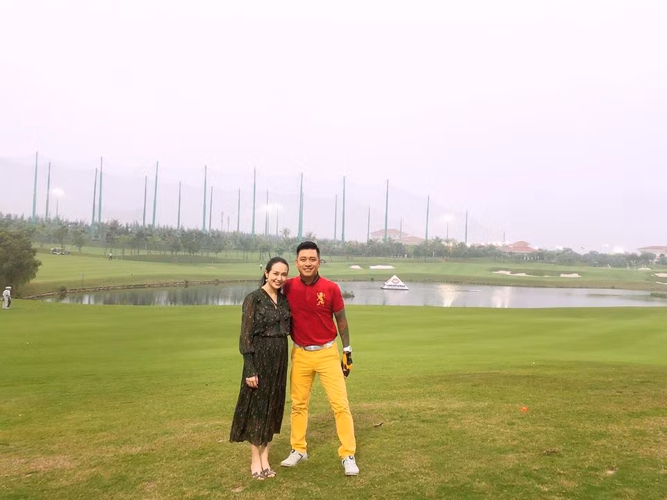 Thu Hương được chồng yêu chiều hết mực và cô thường xuất hiện xinh đẹp bên ông xã.