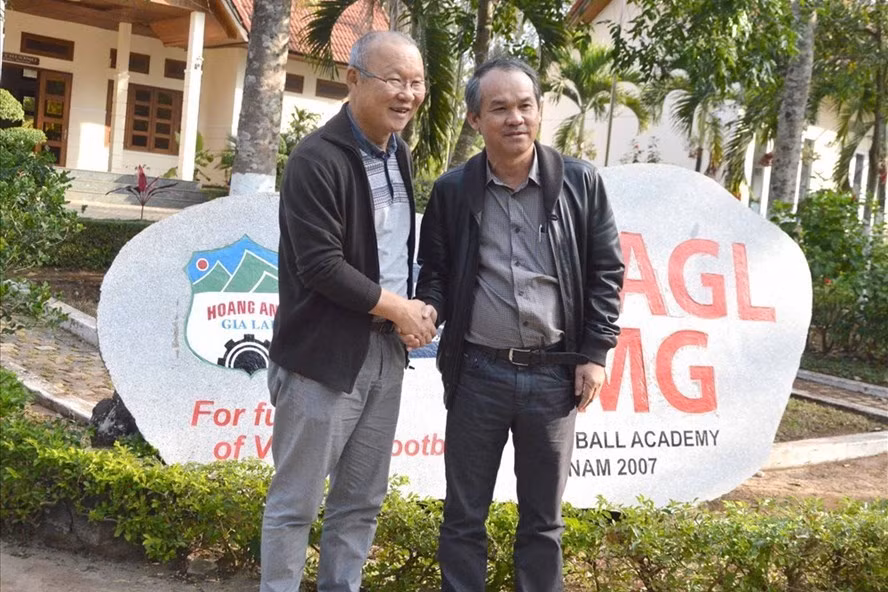 HAGL bet bat: Bau Duc danh cay vao... thay Park!-Hinh-2