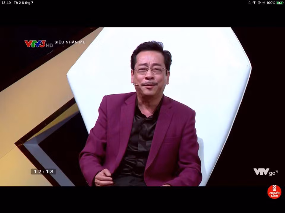 Phong cách thời trang trẻ trung của NSND Hoàng Dũng khiến mọi người khó ai đoán được ông đã 63 tuổi.