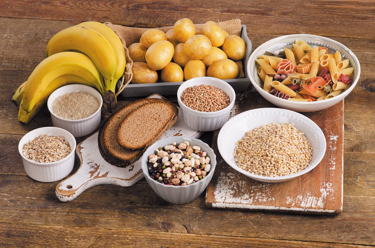 Giảm lượng carbohydrate: Carbonhydrate là một thành phần chính trong chế độ ăn uống của nhiều người. Ăn nhiều carbs sẽ bổ sung rất nhiều calo vào cơ thể, do đó, bạn cần cắt giảm lượng carbs để giảm cân.