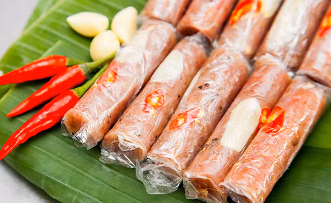 Nem Lái Thiêu:Một trong những đặc sản Bình Dương tiếp theo là món nem Lái Thiêu. Những miếng thịt nạc đùi tươi ngon, lược bỏ hết gân mỡ rồi cho vào cối quết nhuyễn, ướp muối rang, đường, bột ngọt, gia vị thích hợp sau ba ngày là có thể cảm nhận được vị chua ngọt bùi thấm nơi đầu lưỡi.