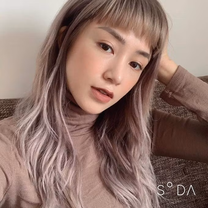 Hot girl Salim cũng nhuộm màu tóc xám khói trẻ trung, cá tính để đón Tết. Ảnh: Instagram, Facebook.