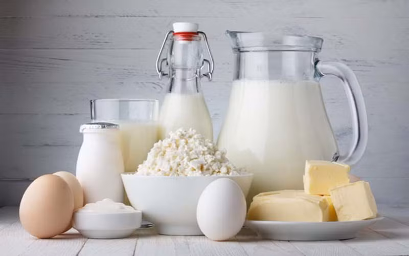 Sản phẩm từ sữa: Để thai nhi phát triển tốt cần bổ sung protein và canxi mỗi ngày. Đặc biệt là sữa chua Hy Lạp rất tốt cho phụ nữ mang thai do có chứa nhiều vi khuẩn probiotic, hỗ trợ tiêu hóa.