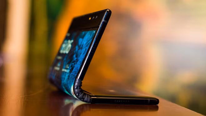 iPhone màn hình gập năm 2020 trông ra sao? - Hình 3 iPhone man hinh gap nam 2020 trong ra sao?-Hinh-3