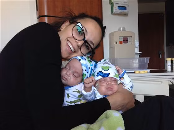 Đứa con thứ hai của Cowan được sinh ra sau đó gần 6 tuần với cân nặng hơn 1,3 kg, gấp đôi so với trọng lượng của anh trai mình khi mới sinh. Cả hai bé sau đó tiếp tục được lưu lại phòng chăm sóc đặc biệt của bệnh viện và phát triển bình thường.