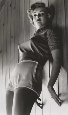Marilyn Monroe cũng sở hữu rất nhiều chiếc áo ngực hình viên đạn khác nhau.