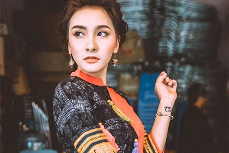 Sau khi Bảo Thanh cắt mí mắt thì đôi mắt cô trông to tròn, long lanh hơn, nếp mí to rõ sắc nét hơn.