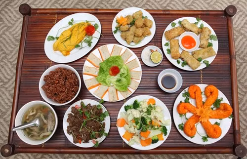  Cúng ngày rằm là tục lệ quen thuộc của người dân Việt Nam và mâm cỗ cúng rằm cũng rất được coi trọng. Tùy từng gia đình có thể cúng chay hoặc cúng mặn. Nếu lựa chọn cúng mặn thì với những món ngon từ thịt dưới đây có thể là gợi ý không tồi. Ảnh: Ẩm thực 365.