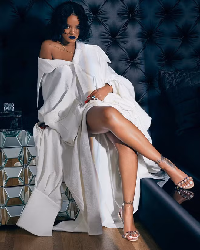 Chiếc áo ca sĩ Rihanna đặt mua tại Việt Nam có gì hot? Chiec ao ca si Rihanna dat mua tai Viet Nam co gi hot?