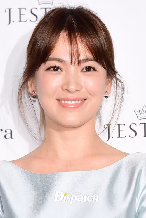 Không chỉ trên phim, ngoài đời thực nhiều kiểu tóc khác mà Song Hye Kyo từng trưng cũng tạo thành trào lưu hot.