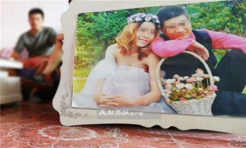 Treo anh cuoi 2 nam, phat hien.khong phai anh cua minh