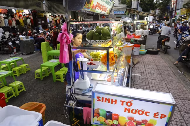 Khu chợ được đánh dấu vị trí sẵn, phân chia khu vực rõ ràng nên không có cảnh tranh giành mất trật tự như buôn bán lề đường trước đây.