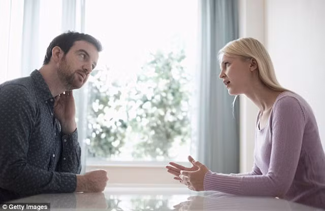 Phải biết cân bằng giữa công việc và gia đình: đây là một trong những yếu tố vô cùng quan trọng mà mọi ông chồng đều có thể làm được để giữ lửa hạnh phúc. Ảnh: Báo mới.
