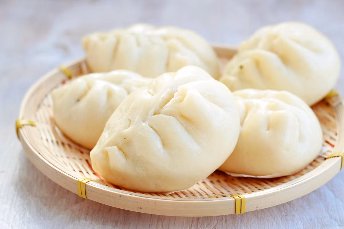 Với những biến tấu và sức sáng tạo không biên giới, từ một món bánh dân dã, người Hà Nội đã sáng tạo ra 15 loại bánh bao ngon lạ đáng để cho bạn thử một lần. Ảnh: Blog beemart. 