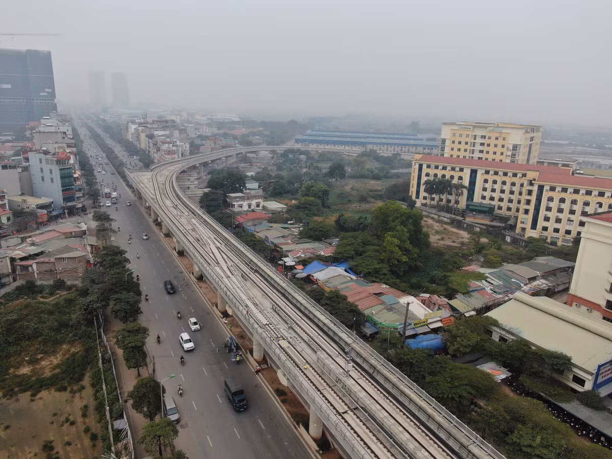 Theo MRB, đoàn tàu được thiết kế mới nhất theo tiêu chuẩn châu Âu, sản xuất bởi công ty Alstom tại Pháp với thân tàu bằng hợp kim nhôm có trọng lượng nhẹ, tuổi thọ cao và được nghiên cứu để phù hợp với nhu cầu của người Việt.