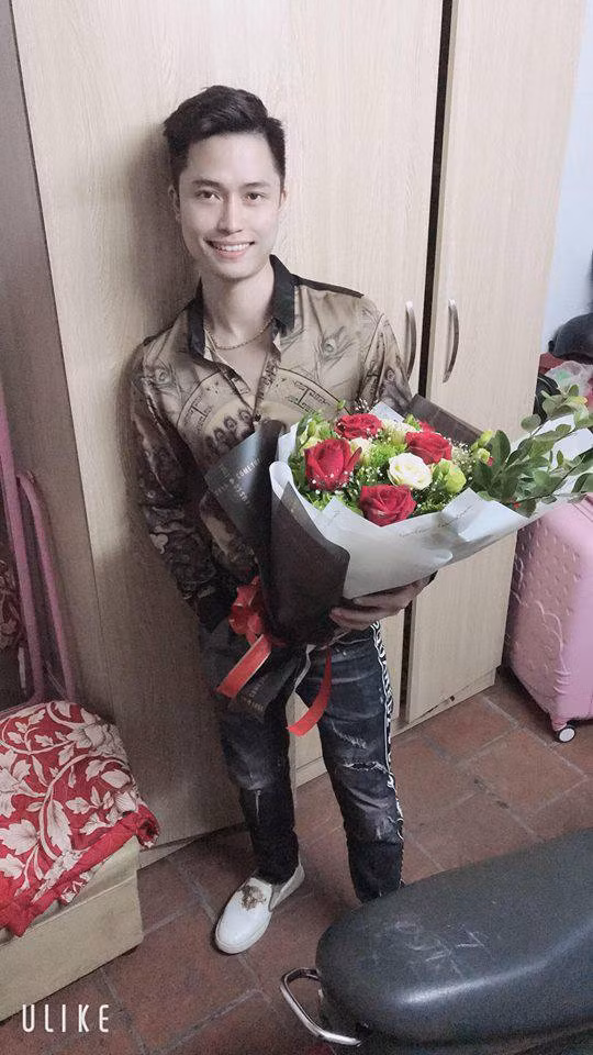 Sau đó, Cường lấy gậy sắt trong phòng đâm vào cổ làm Trang tử vong tại chỗ rồi trộm xe máy SH của nạn nhân, trốn khỏi hiện trường. 