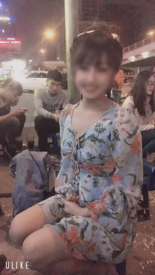  Nữ DJ xinh đẹp bị sát hại là Vũ Thị Quỳnh Trang (SN 2000, quê Hà Nam), hiện đang làm DJ, kinh doanh và một số nghề khác. Trang ở trọ cùng với Cường từ cuối năm 2018.