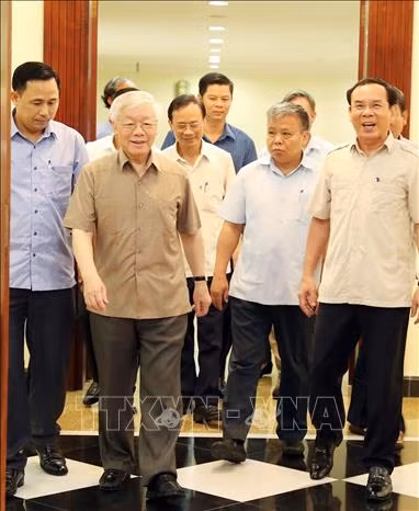 Tong bi thu, Chu tich nuoc chu tri hop Bo Chinh tri, phe duyet quy hoach TU khoa 13