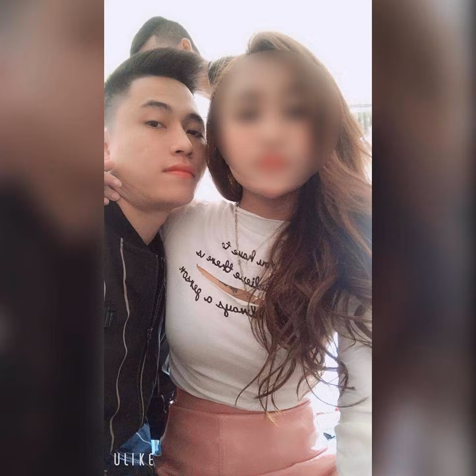 Được biết, ở quê gia đình Trang thuộc diện khó khăn. Vài năm trước, mẹ Trang đi xuất khẩu lao động nước ngoài, dự định đi tiếp nhưng không được bố Trang đồng ý nên xảy ra mâu thuẫn nên đã ly thân.