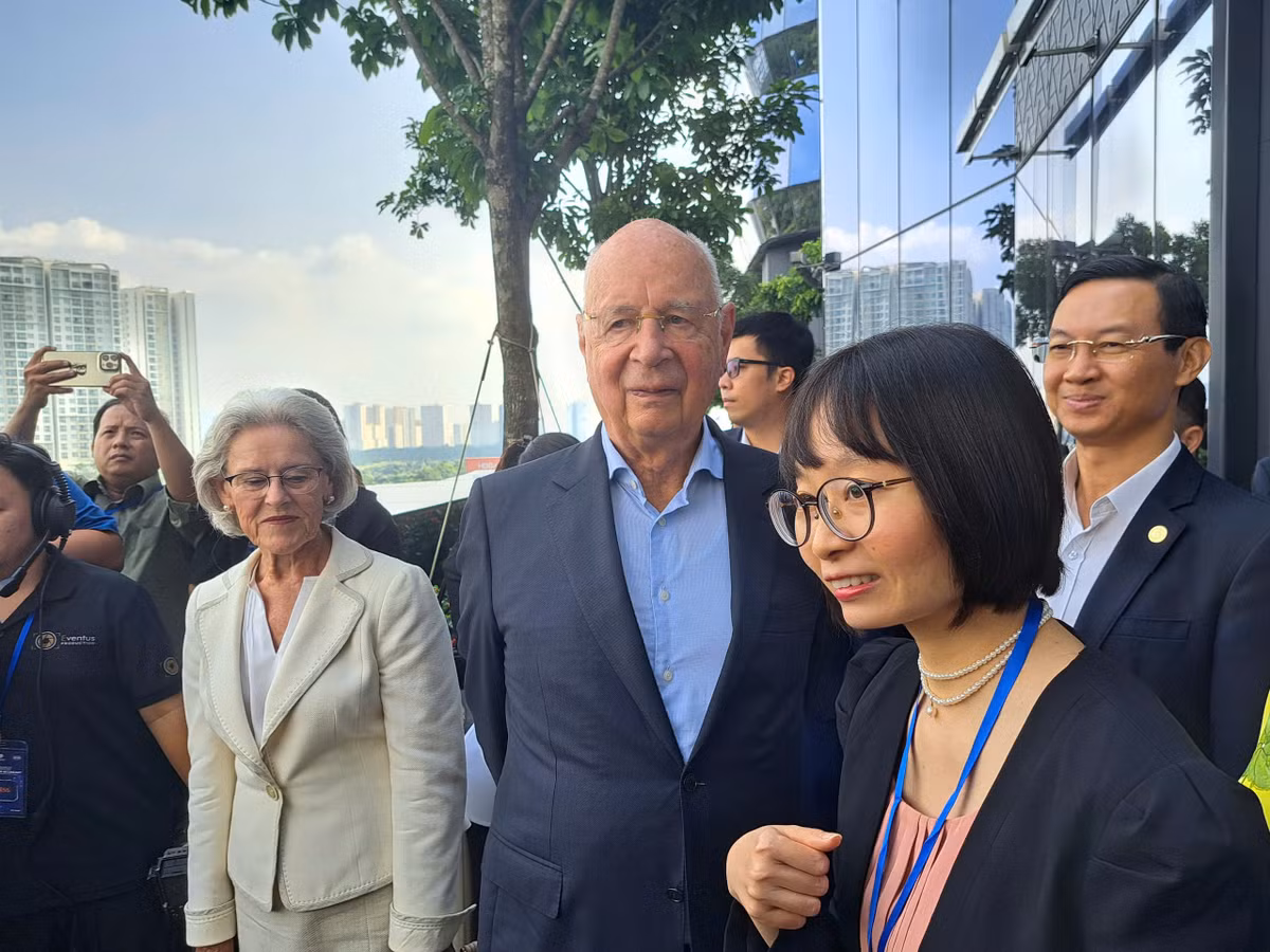 Chủ tịch WEF chia sẻ 5 yếu tố trở thành nhà lãnh đạo trẻ - Hình 2 Chu tich WEF chia se 5 yeu to tro thanh nha lanh dao tre-Hinh-2