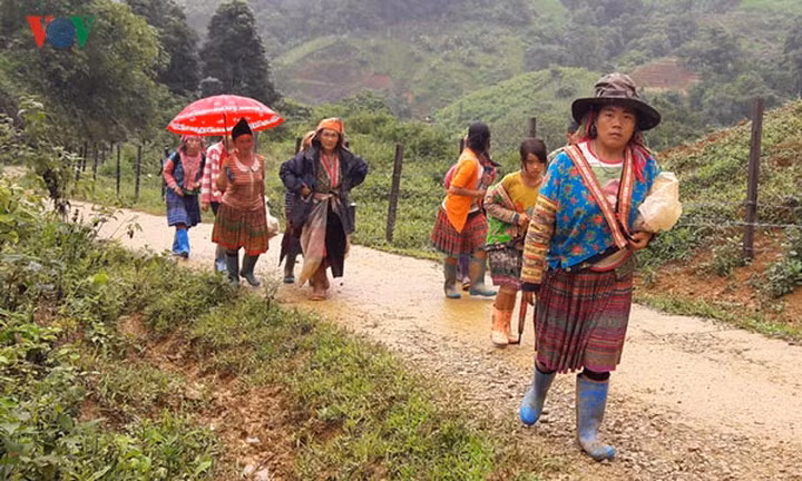 Người dân bản Sáng Tùng hiện nay sẽ phải làm lại từ đầu.