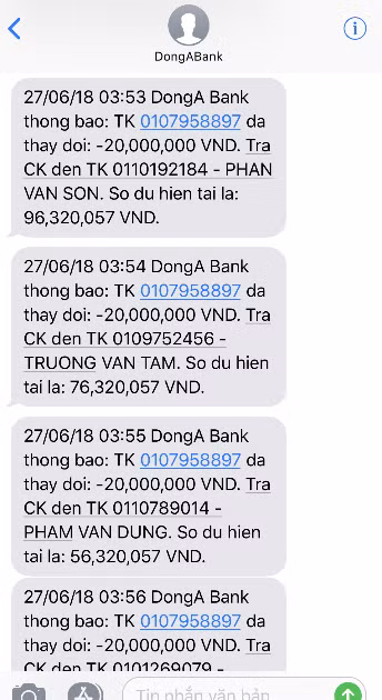 Tin nhắn thông báo chuyển khoản gửi đến số điện thoại chị Duyên. Ảnh: VnExpress.