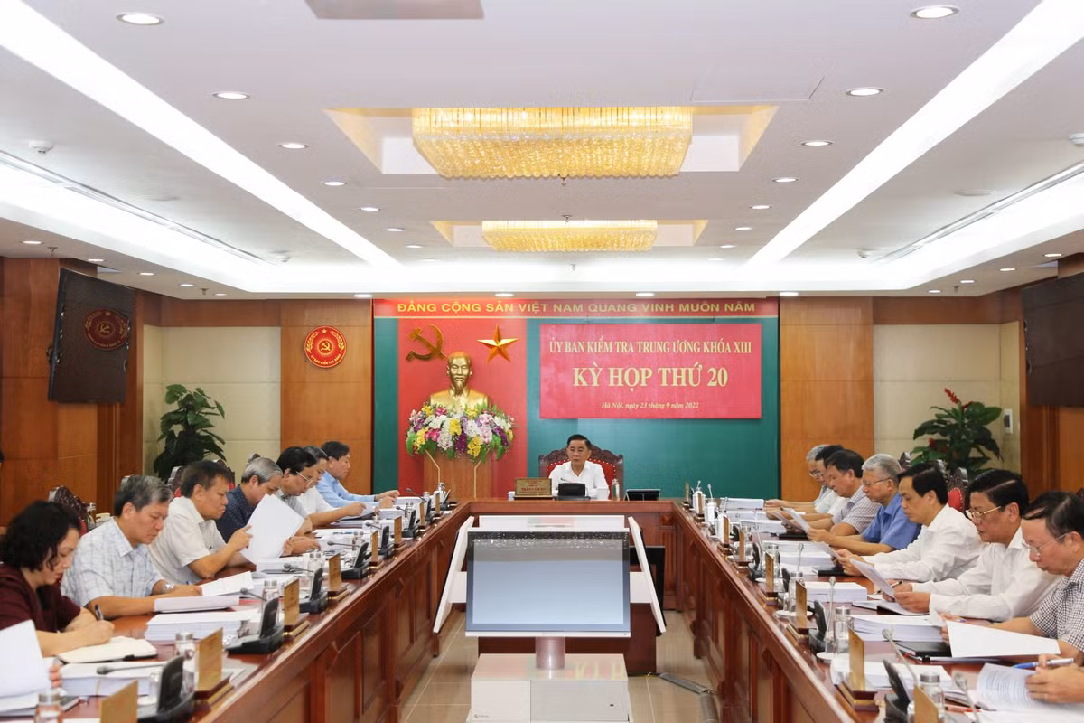 Xem xet ky luat lanh dao, nguyen lanh dao Cong an, Vien KSND, TAND o An Giang