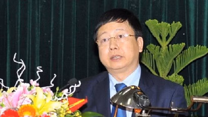 Đồng thời, ông Thái chịu trách nhiệm trực tiếp, trách nhiệm cá nhân trong thực hiện chức trách, nhiệm vụ được giao. Buông lỏng quản lý, điều hành để cán bộ cấp dưới vi phạm khuyết điểm, vi phạm quy định của Đảng, pháp luật của Nhà nước.